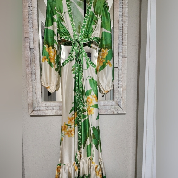 NEW Secret Mission Lydia Silk Dress - Picture 5 of 10